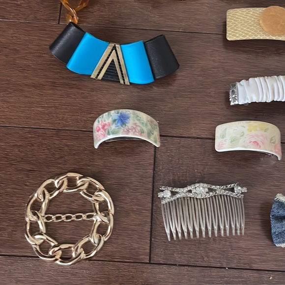Vintage Collection of Hair Accessories - Picture 2 of 9